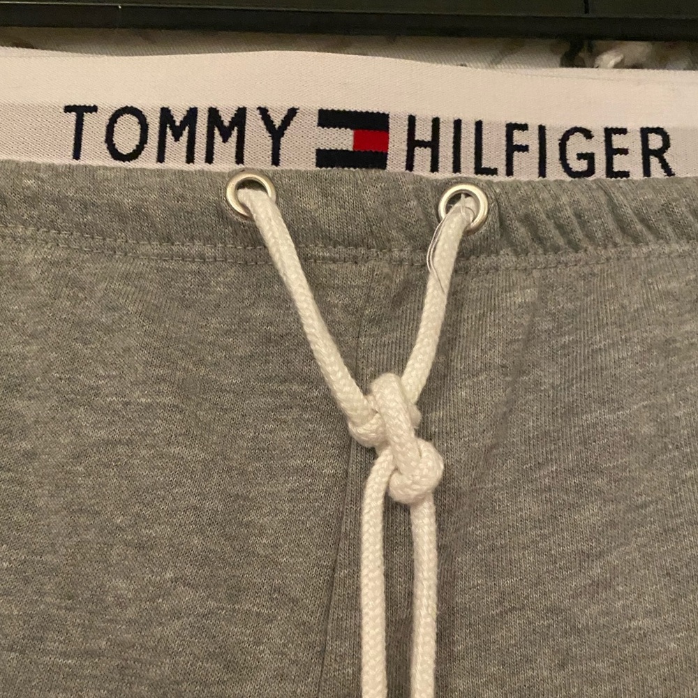 NWOT TOMMY HILFIGER SHORT - Picture 3 of 3